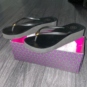 NWOT Tory Burch size 8 Wedge flip flop